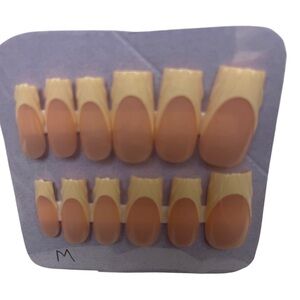 Nail Art Press-On Set in Nude and Cream Medium